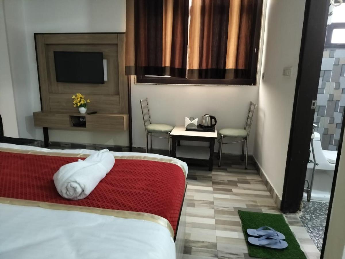 Hotel Clink New Delhi Airport Экстерьер фото